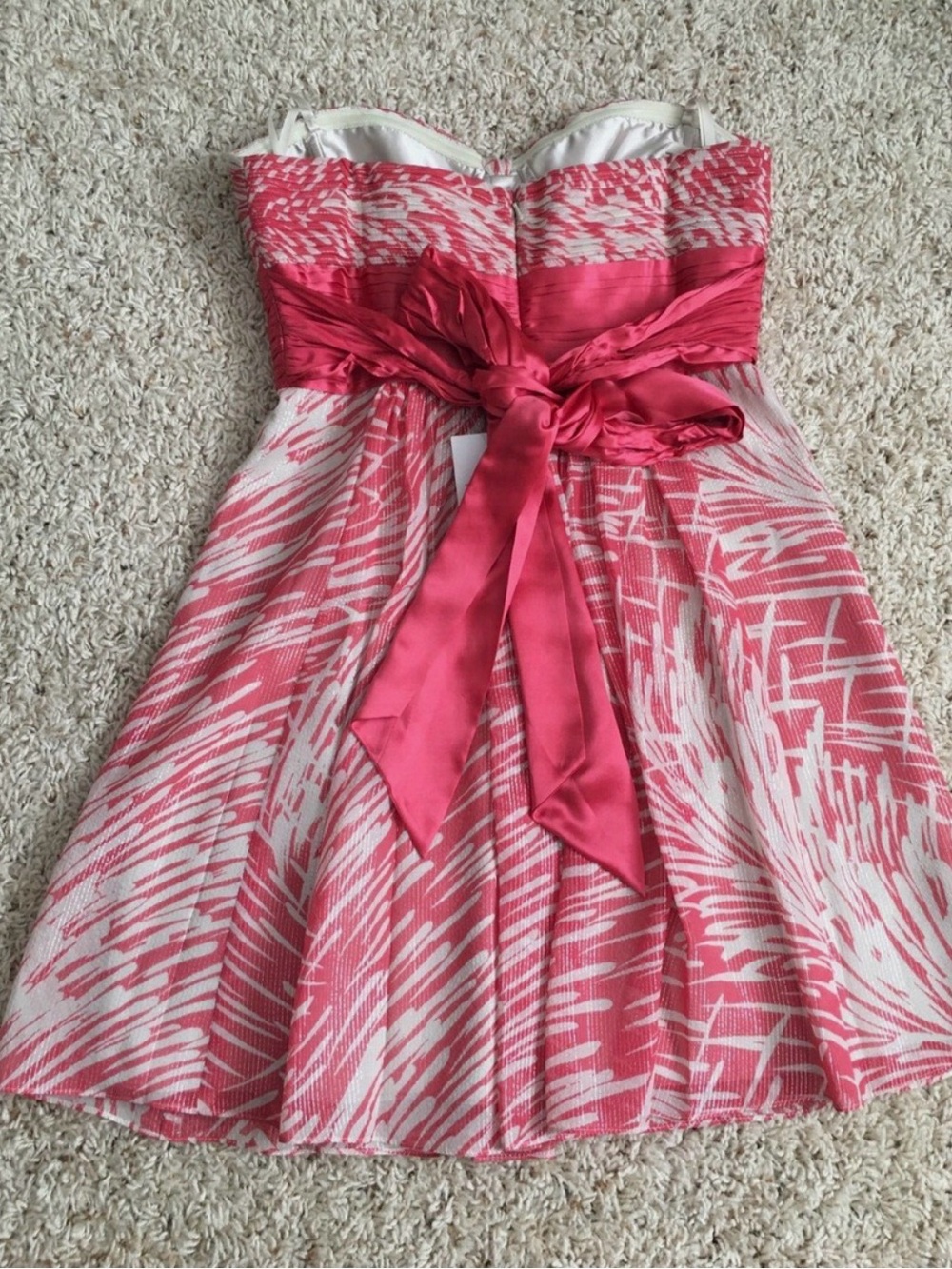 BCBGMAXAZRIA Coral Pink & Cream Strapless Silk Chiffon Cocktail Dress, size 6 - Picture 4 of 11